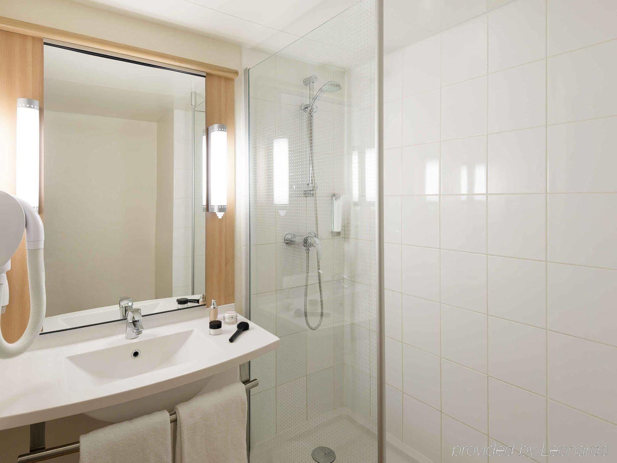 Ibis Metz Centre Gare Hotel Bagian luar foto