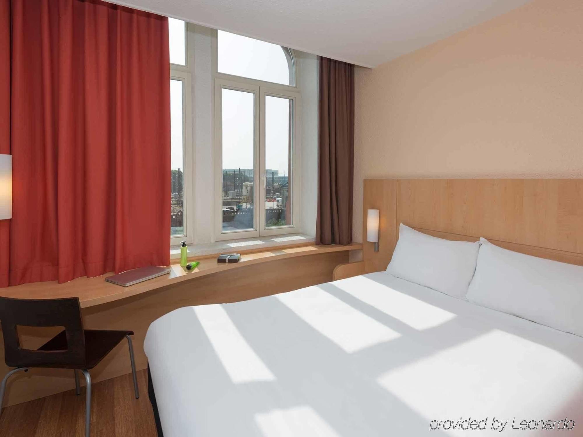 Ibis Metz Centre Gare Hotel Bagian luar foto
