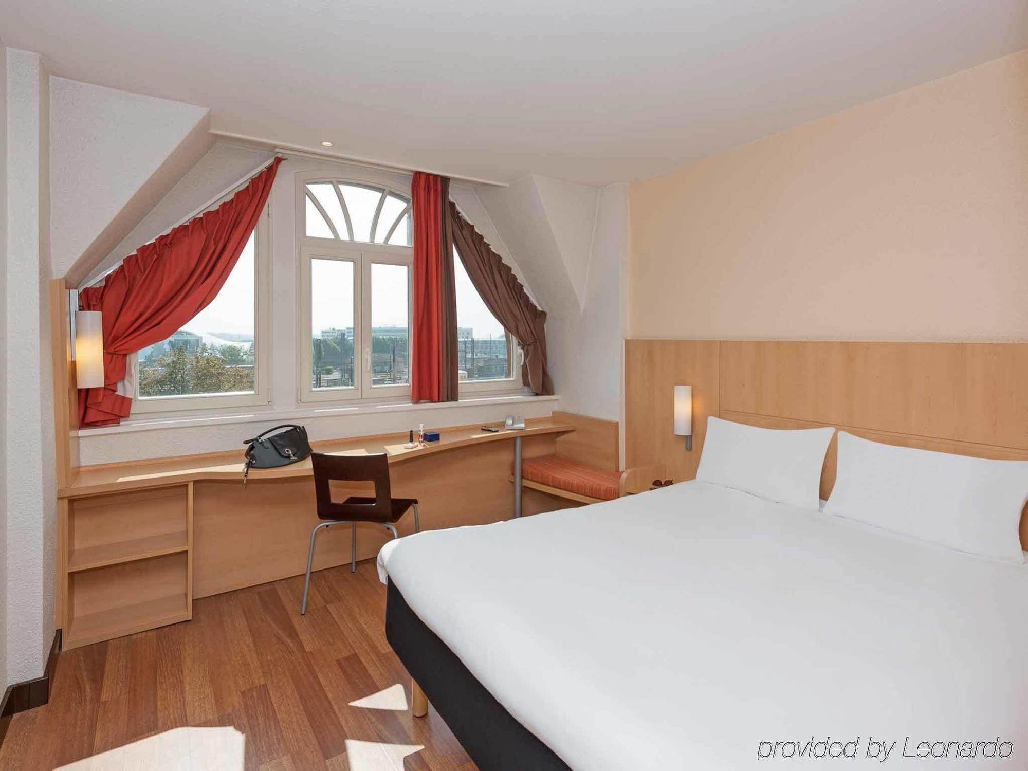 Ibis Metz Centre Gare Hotel Bagian luar foto